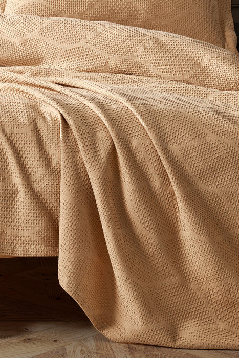 %100 pamuk Oeko-Tex® kumaştan üretilmiş Şaheser Vera jakarlı 3 parça yatak örtüsü seti